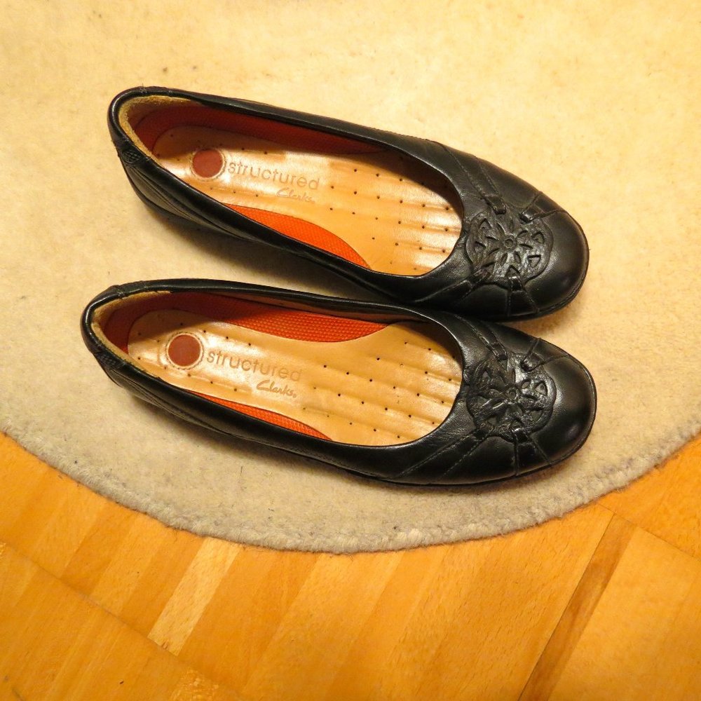 CLARKS black leather flats size 7 new without box